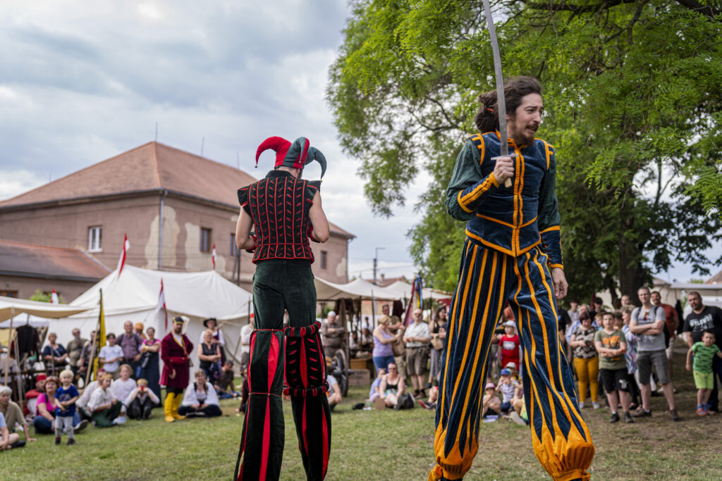 Gólyalábas műsorok